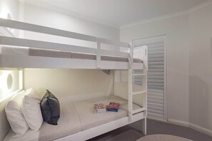 4 Schlafzimmer, Bügeleisen/Bügelbrett, WLAN, Bettwäsche