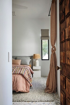 4 bedrooms, iron/ironing board, WiFi, bed sheets - Mykonos Luxury Villa at Sunshine Beach (Noosa)