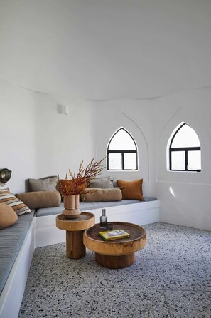 TV, fireplace - Mykonos Luxury Villa at Sunshine Beach (Noosa)
