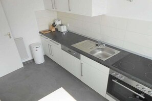 Réfrigérateur, four, plaque de cuisson, lave-vaisselle