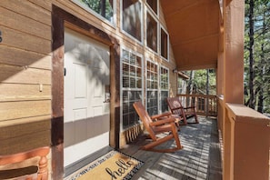Exterior detail - Four Suite Cabin by Silver Dollar City! (Branson West)