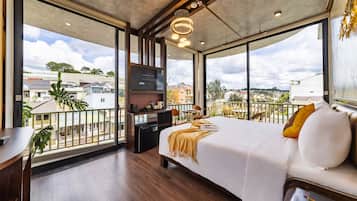2 bedrooms, premium bedding, free minibar items, individually decorated
