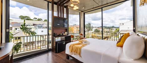 2 bedrooms, premium bedding, free minibar items, individually decorated