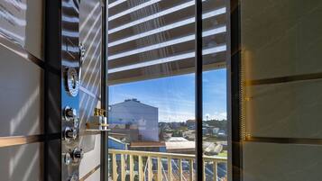 Standard Double Room, Balcony | Bathroom | Shower, hydromassage showerhead, designer toiletries, hair dryer