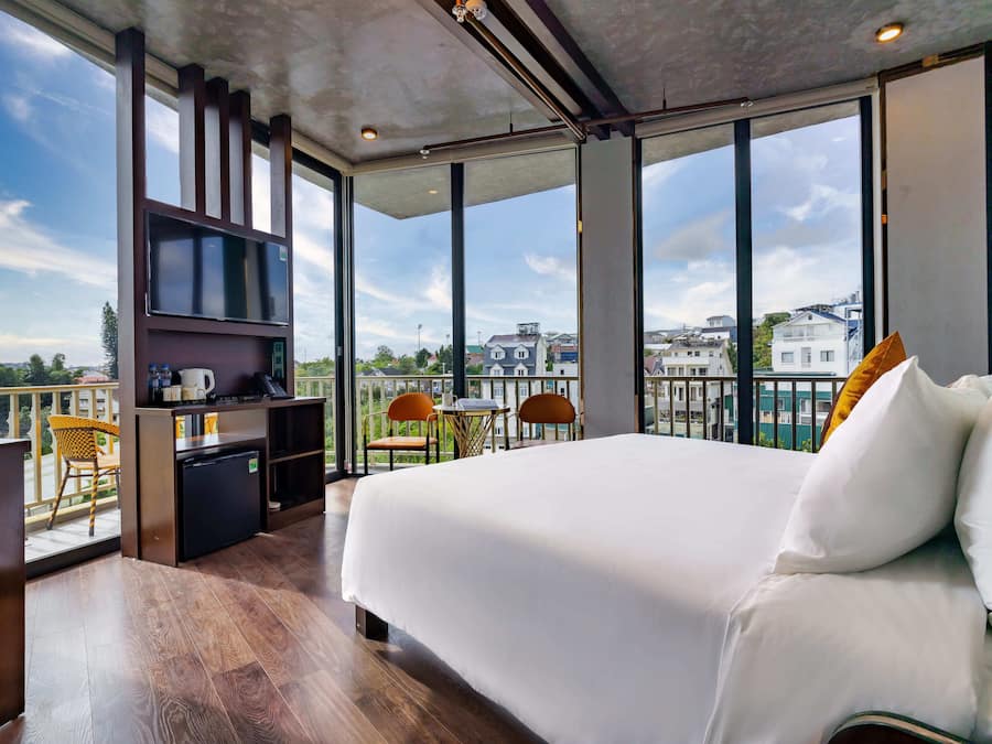 Luxury Double Room, Garden View | Premium bedding, free minibar items, individually decorated