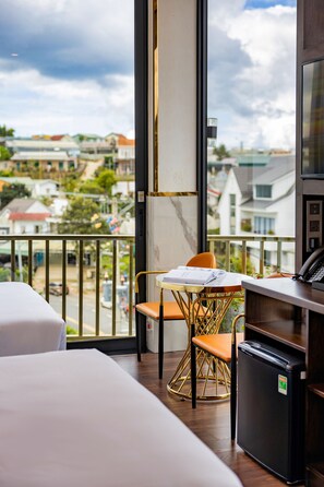 Habitación de lujo, 1 cama King size, balcón | Ropa de cama de alta calidad y artículos del minibar gratis