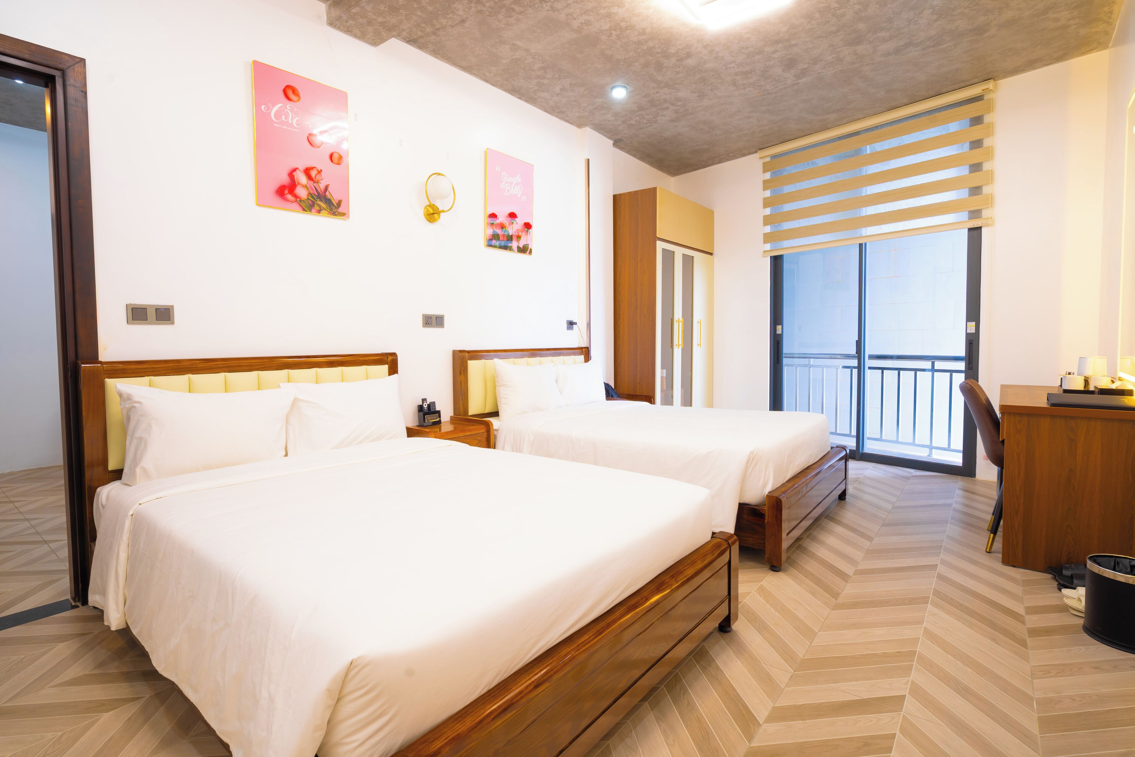 Luxe beddengoed, een minibar met enkele gratis items