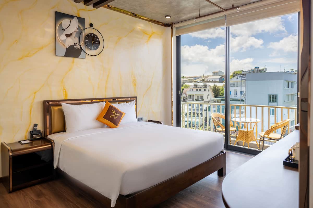 Literie de qualité, minibar contenant certains articles gratuits