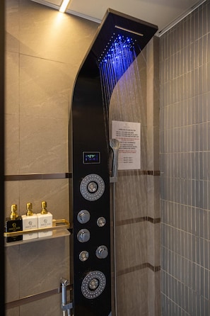 Duş, hidro masaj duş başlığı, lüks banyo/kozmetik ürünleri 
