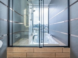 Hochwertige Bettwaren, Minibar (mit einigen kostenlosen Artikeln)