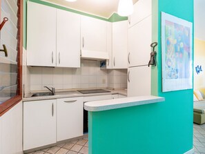 Fridge, oven, toaster, cookware/dishes/utensils