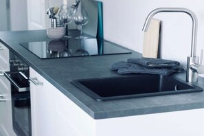 Fridge, oven, stovetop, dishwasher