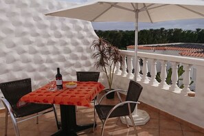 Outdoor dining - 1-bedroom apartment (Costa Calma)