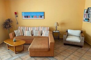 Smart TV, books, stereo - 1-bedroom apartment (Costa Calma)