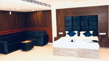 Dobbeltrom – premium | Skrivebord for bærbar PC og wi-fi (inkludert)