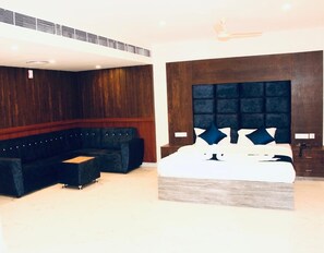 Laptop workspace, free WiFi