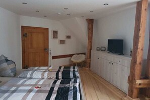 1 bedroom, travel cot, free WiFi, bed sheets