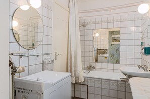 Bathroom - 2 bedroom accommodation in Sint Idesbald (Sint Idesbald)