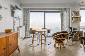 Dining - 2 bedroom accommodation in Sint Idesbald (Sint Idesbald)