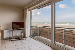 Interior - 2 bedroom accommodation in Koksijde (Koksijde)