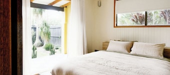 70's style beach house in Byron Bay. Central to beaches and shops.