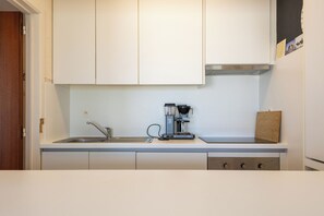 Microwave, stovetop, dishwasher, coffee/tea maker