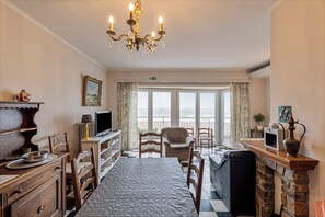 Living area - 2 bedroom accommodation in Koksijde (Koksijde)