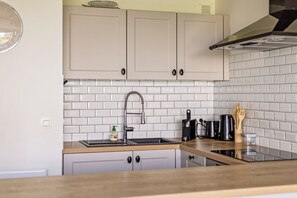 Ovn, kogeplade, kaffe-/temaskine