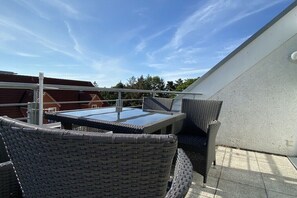 Outdoor dining - luxury holiday apartment Duhnenblick (27476 Cuxhaven, Deutschland)