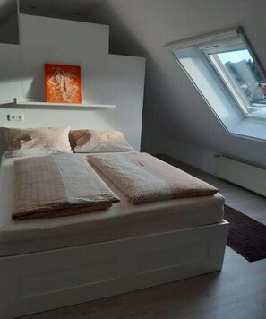 1 bedroom, internet, bed sheets