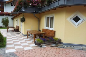 Outdoor dining - Holiday Apartment, Apartment Melanie (Umhausen-Niederthai)