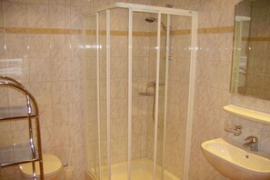 Shower, hair dryer - Holiday Apartment, Apartment Melanie (Umhausen-Niederthai)