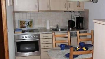 KĂŒhlschrank, Mikrowelle, Ofen, Herdplatte