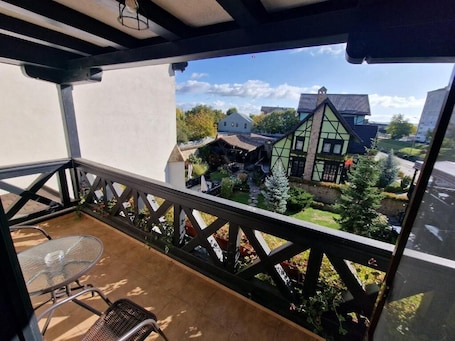 Minibar, desk, laptop workspace, blackout drapes