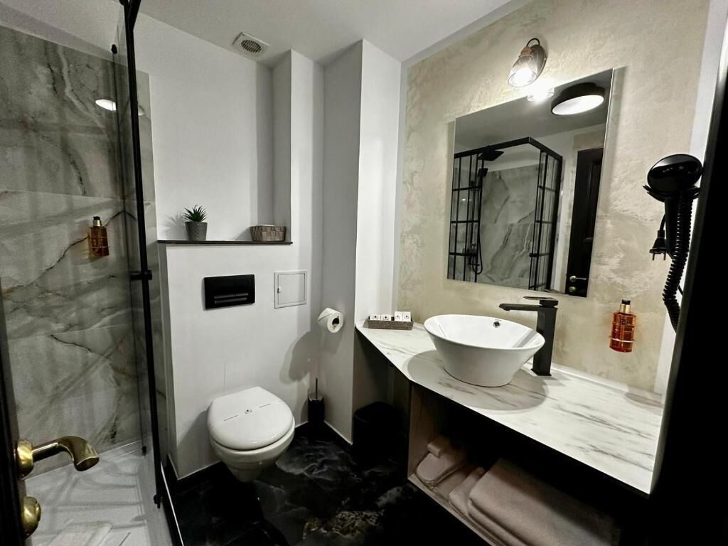 Đồ dùng nhà tắm miễn phí, máy sấy tóc, dép đi trong nhà 