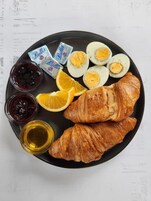 Daily buffet breakfast (RON 45 per person)