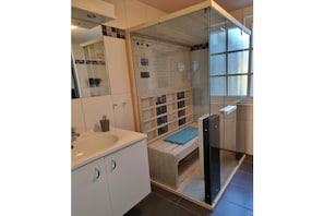 Shower, hair dryer - Dat Diekhus Comfortable Holiday Residence (Krummhörn-Greetsiel)