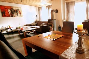 Älytelevisio, takka, DVD-soitin