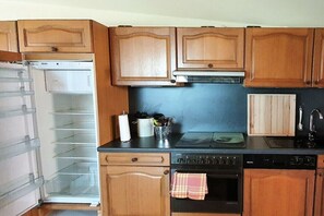 Frigorifero, forno, piano cottura, lavastoviglie