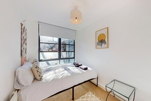 2 bedrooms, iron/ironing board, WiFi, bed sheets