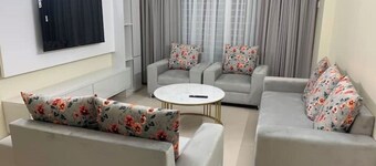 Samin's Signature Suites

