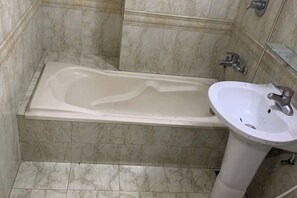 Hair dryer, bidet, towels, soap - Samin's Signature Suites

 (Dhaka)