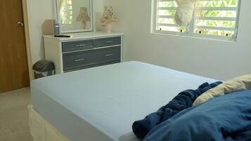 3 bedrooms, desk, iron/ironing board, free WiFi