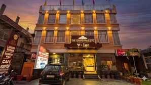 A hotel with a sign for 'The Grand Majestic V-Inn' and a 'Statue Coffee' shop. - Hotel The Grand Majestic (Jaipur)