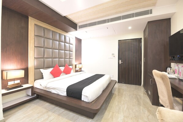 Bureau, espace de travail pour ordinateur portable, Wi-Fi gratuit