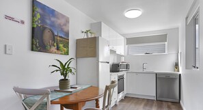 Private kitchen - Conservatorium Villa 1 - Very Central - with Netflix & Disney Plus (Orange)