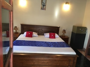 7 bedrooms, iron/ironing board, WiFi, bed sheets