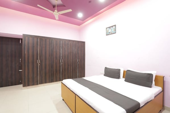 Deluxe Double Room, City View | Free WiFi, bed sheets