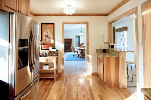 Spacious Sunny Home with a Big Fenced Yard near Downtown, near walking paths, bridge over creek, park, pool, playground and YMCA all within walking distance.