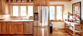 This house is a 3 bedroom(s), 2 bathrooms, located in Sheridan, WY.